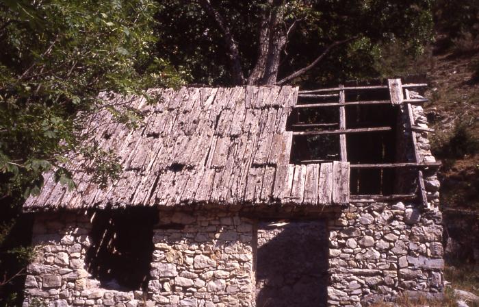 Ruine du moulin à farine, Aurent. Cliché : Thomassin, Philippe, Roudoule, écomusée en terre gavotte.
