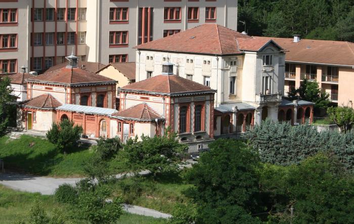 hôpital Bischoffsheim, Puget-Théniers. Cliché : Thomassin, Philippe, Roudoule, écomusée en terre gavotte