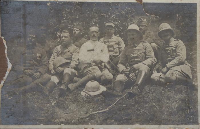 [photo d'un groupe de soldats]