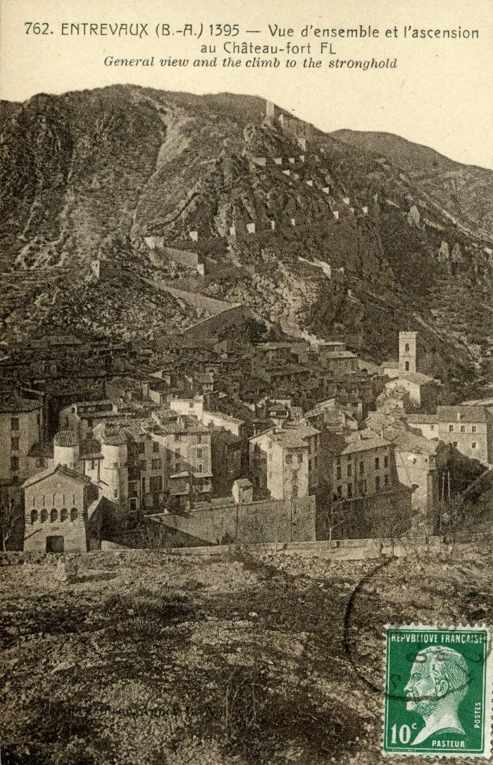 762. Entrevaux (B.-A.) 1395 - Vue d'ensemble et l'ascension au château-fort FL. General view and the climb to the stronghold.