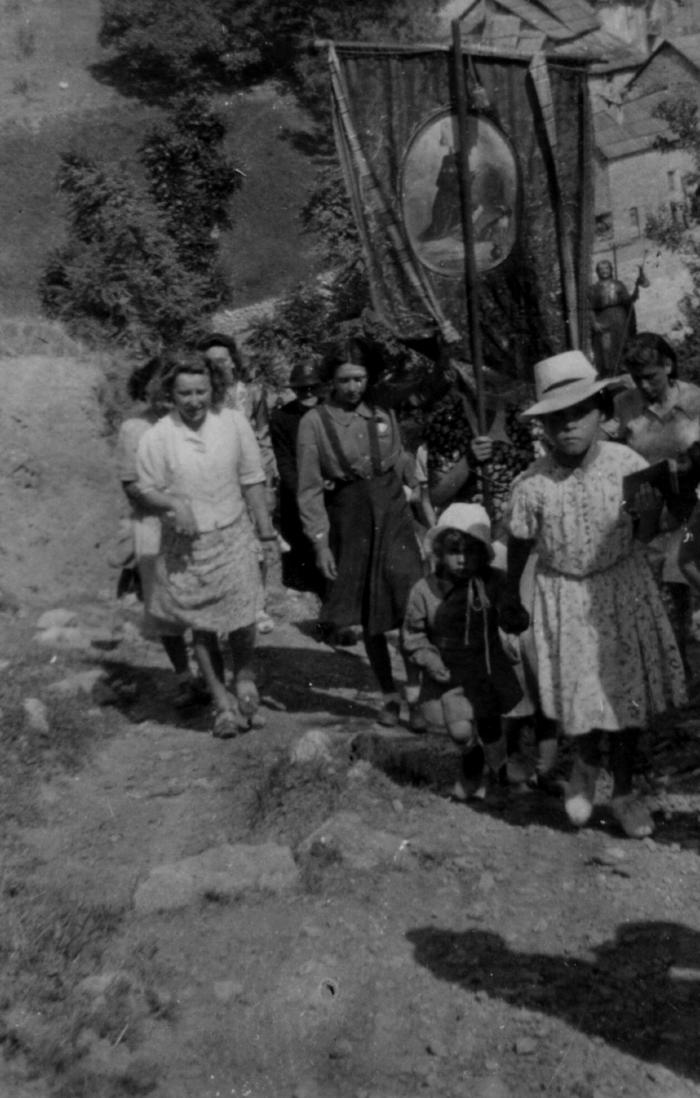 [Procession dédiée à St Roch, Bouchanières, 19 août 1951.]