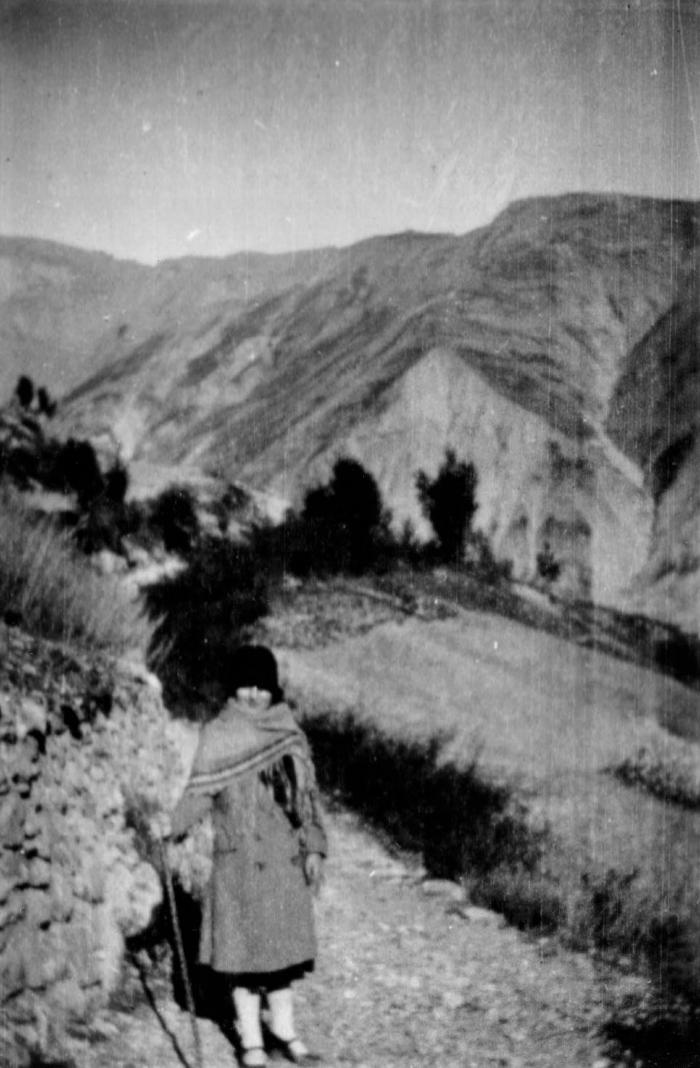 [Portrait d'une jeune femme au hameau des Laves, Barels.]